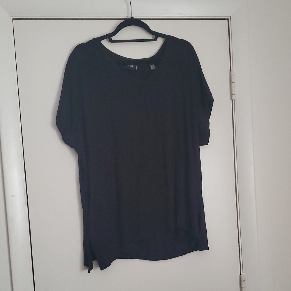 *NWT. Tahari Women's Dark T-Shirt